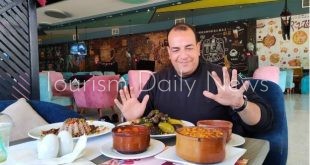 طاجن اللحمة والممبار الحاضر الرئيسي علي مائدة عيد الاضحي بالدول العربية .