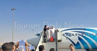 لدى وصول الحجاج لمطار القاهرة على رحلة مصر للطيران