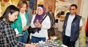 انطلاق فعاليات ملتقى البحر الأحمر لفنون النحت والتصوير بأحد فنادق القصير