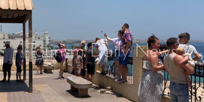 جولات الستى تورز والرحلات .. شركات السياحة تنظم رحلات على كورنيش الغردقة