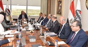 وزير قطاع الأعمال العام، يجتمع مع رؤساء الشركات القابضة التابعة للوزارة