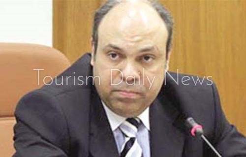 الطيار سامح الحفنى وزير الطيران المدني