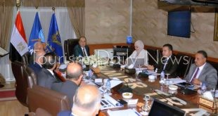 وزير قطاع الأعمال يجتمع بقيادات الشركة القابضة للسياحة والفنادق