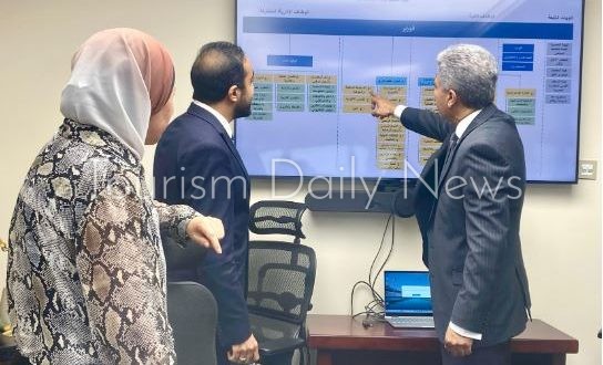 شريف فتحي يجتمع مع قيادات السياحة لوضع خطط العمل خلال الفترة المقبلة