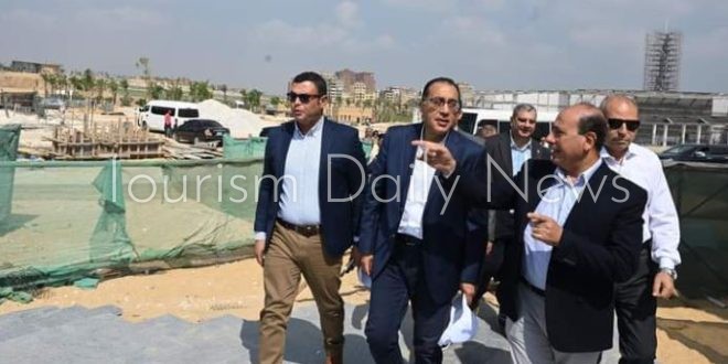 رئيس الوزراء في جولة تفقدية بعدد من مشروعات منطقة القاهرة التاريخية