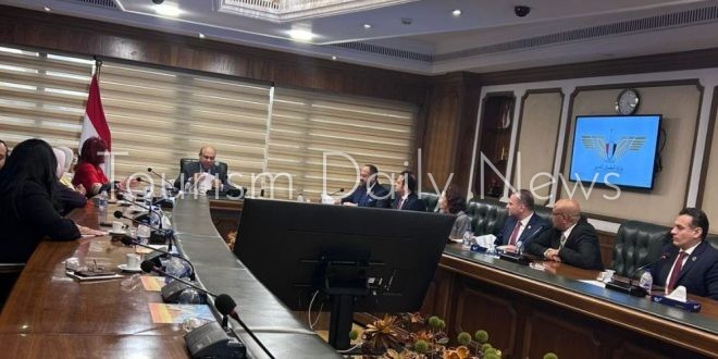 الحفني يبحث مع رئيس اتحاد المستثمرات العرب الاستثمار بقطاع الطيران