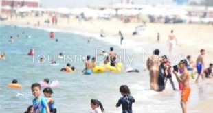 شواطئ بورسعيد وبورفؤاد يشهد إقبال الآلاف من المصطافين