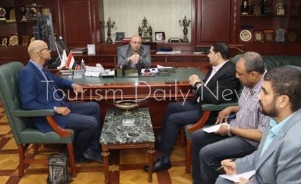 الدكتور محمد هاني غنيم محافظ بني سويف، بلتقي المهندس عادل الجندي رئيس الإدارة الاستراتيجية بوزارة السياحة والآثار