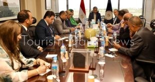 شريف فتحي يعرض التعاون للترويج لمصر سياحاً على وفد تحالف المصريين بالخارج
