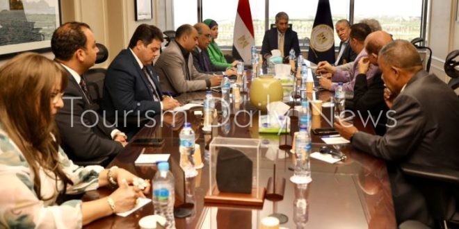 شريف فتحي يعرض التعاون للترويج لمصر سياحاً على وفد تحالف المصريين بالخارج
