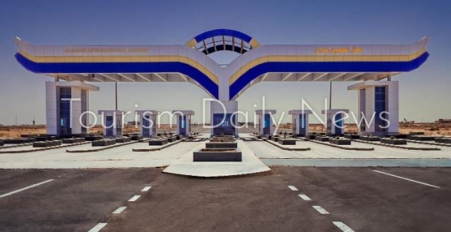 تفقد مطار العلمين .. جوالات لوزير الطيران لتقييم تجربه السفر والتسهيلات