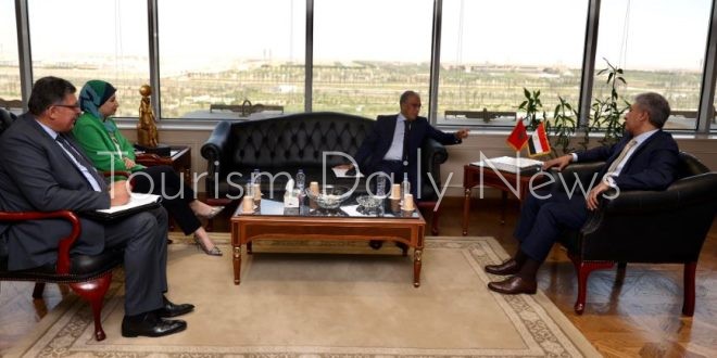 مصر والمغرب تبحثان زيادة التعاون المشترك لدفع الحركة السياحة البينية