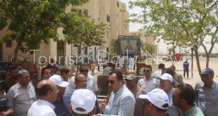 الإسكان تزيل مخالفات البناء بقرية سياحية بحري طريق إسكندرية – مطروح