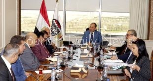 وزير قطاع الأعمال يلتقي ممثلي اتحاد نقابات عمال مصر بالشركات القابضة