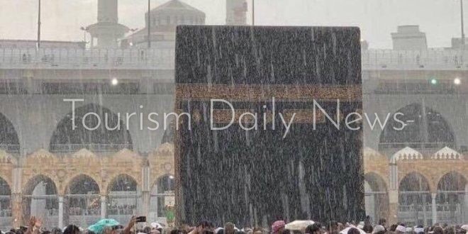 أمطار غزيرة على مكة المكرمة والمدينة المنورة وسط حضور الآلاف من المصلين