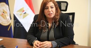 سامية سامي رئيس الإدارة المركزية لشركات السياحة بالوزارة