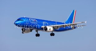 أول رحلة مباشرة للخطوط الجوية الإيطالية ITA من روما إلى مدينة جدة