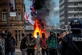 تحذيرات السفر إلى المملكة المتحدة تتواصل واستمرار أعمال الشغب والاضطرابات
