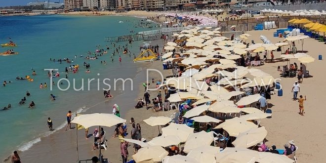 هدوء نسبي للأمواج على شواطئ الإسكندرية