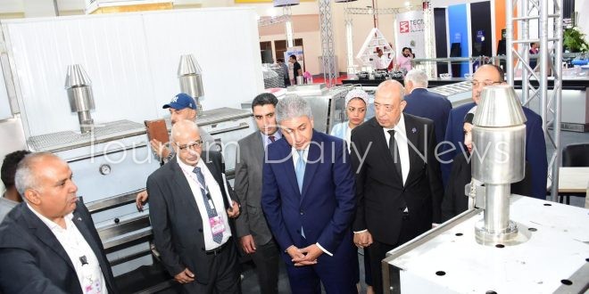 شريف فتحي يفتتح المعرض الدولي لتجهيزات الفنادق والمنشآت السياحية