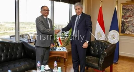 شريف فتحي، وزير السياحة والآثار، يلتقى السفير أوك سارون سفير مملكة كمبوديا بالقاهرة