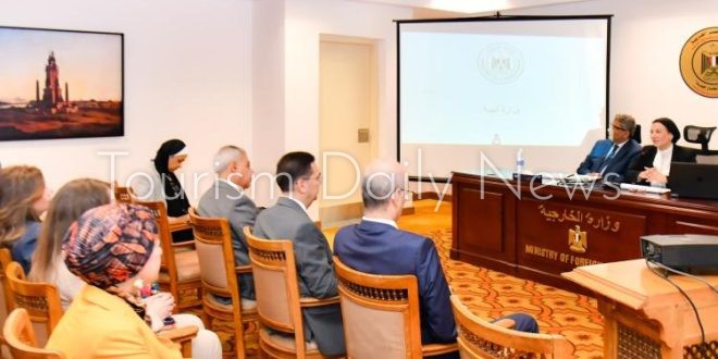 ياسمين فؤاد تلتقى سفراء مصر الجدد لعرض الملفات الخاصة بالعمل البيئي