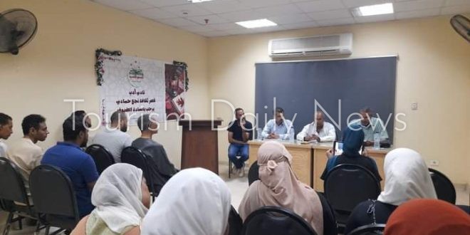 نادي الأدب بقصر ثقافة نجع حمادي يناقش ديوان مواسم الشجن