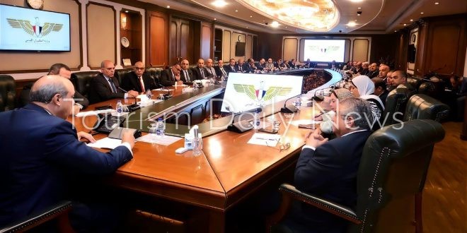 السياح أولوية قصوى في المطارات المصرية والجميع يتسابق لإرضائهم