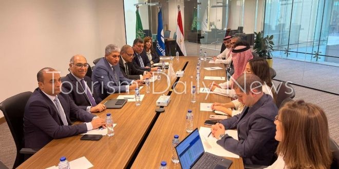 فتحي يواصل لقاءاته الرسمية بالسعودية ويزور المكتب الإقليمي لمنظمة السياحة