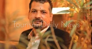 الدكتور مبارك سيد أحمد، الفائز بجائزة أمير الشعراء