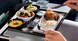 تناول الطعام أثناء الرحلات الجوية، حتى في الدرجة الأولى، قد يكون ضارًا بالصحة