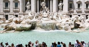 نافورة تريفي الشهيرة أبرز المعالم السياحية في روما