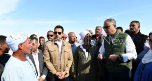 الأنصاري يشارك الصيادين فرحتهم بافتتاح موسم الصيد ببحيرة قارون