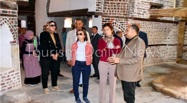 قنصل عام فرنسا بالإسكندرية تتجول في مدينة رشيد الأثرية