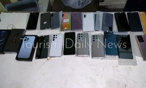 جمارك مطار أسيوط تضبط محاولة تهريب 5 أجهزة أيفون