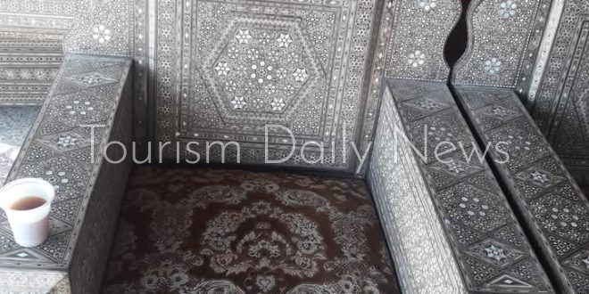 الموزايك عميد النقش على الخشب .. تراث وتاريخ وعمق سياحي دمشقي