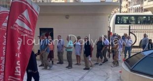 توافد السياح على مكتبة مصر ومركز الأقصر للتراث مع عروض الكالتشوراما