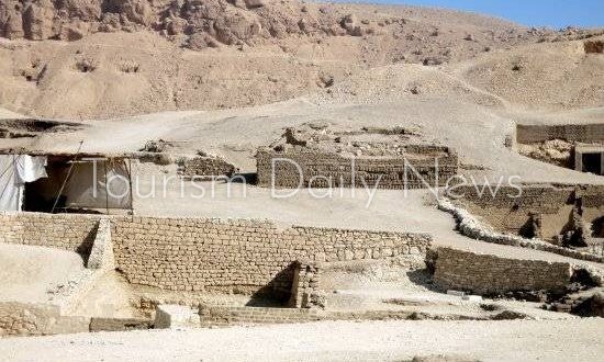 افتتاح أعمال ترميمات بعثة المكسيك الأثرية في مقابر النبلاء بالخوخة