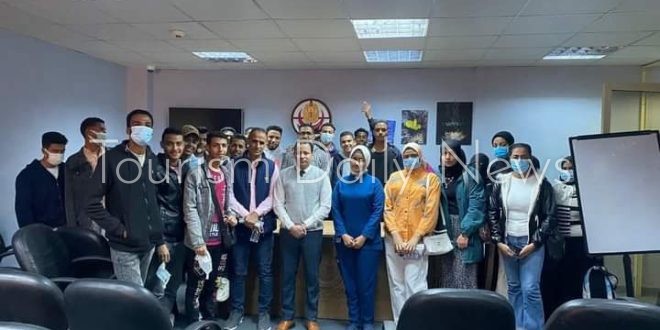 طلاب معهد إيجوث يزورون مرضى مستشفى الحميات بالأقصر