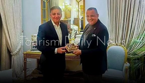 محافظ جنوب سيناء يكرم سفيرنا بأثينا عمر عامر لجهوده في دعم السياحة