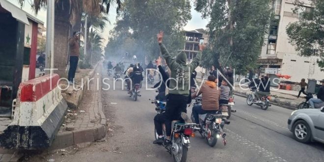 الفصـائل المسـلحة تسيطر على أغلب محافظات سوريا وإسرائيل تقصف تل أيوبا