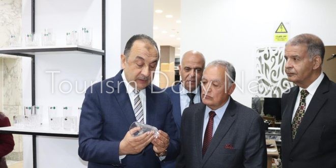 وزير قطاع الأعمال يتفقد الشركات التابعة للقابضة للسياحة والفنادق