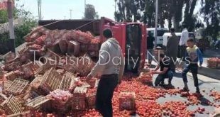 انقلاب سيارة نقل طماطم وبصل وخضروات تغلق الطريق الصحراوي بمدخل الإسكندرية
