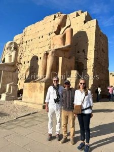 السفير الإيطالي يشيد بحضارة الفراعنة في جولة تاريخية بمعابد الكرنك