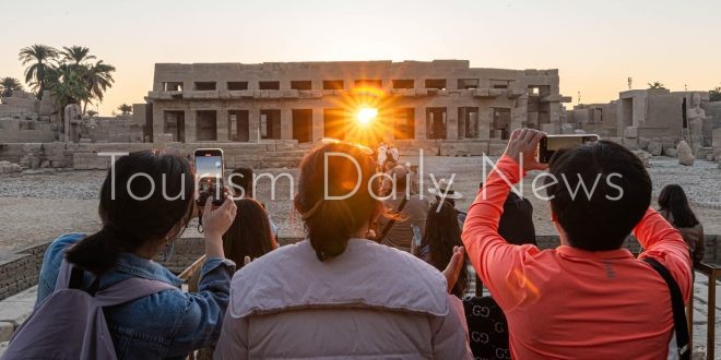 بيان من وزارة السياحة حول تعامد الشمس بمعبد الكرنك و⁠توافد آلاف الزائرين