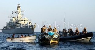 قراصنة صوماليون يطلبون 10ملايين دولار للإفراج عن سفينة صينية تحمل 18 صيادا