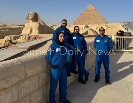 وزير الإمارات لشئون الشباب يزور منطقة أهرامات الجيزة