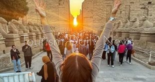 لقطات أسطورية هنا مصر .. الشمس تعلن الشتاء وتتعامد على قدس أقداس الكرنك
