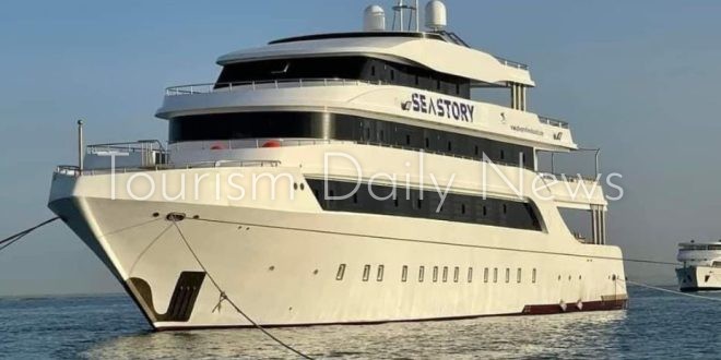 7مفقودين في غرق اللنش السياحي سي ستورى وانتشال 33على قيد الحياة و4جثامين