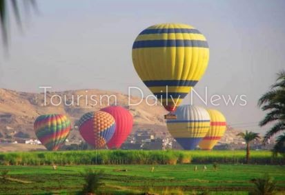 وزارة الطيران المدنى تحتفل بعيدها 95 في أرض مطار البالون الطائر بالأقصر